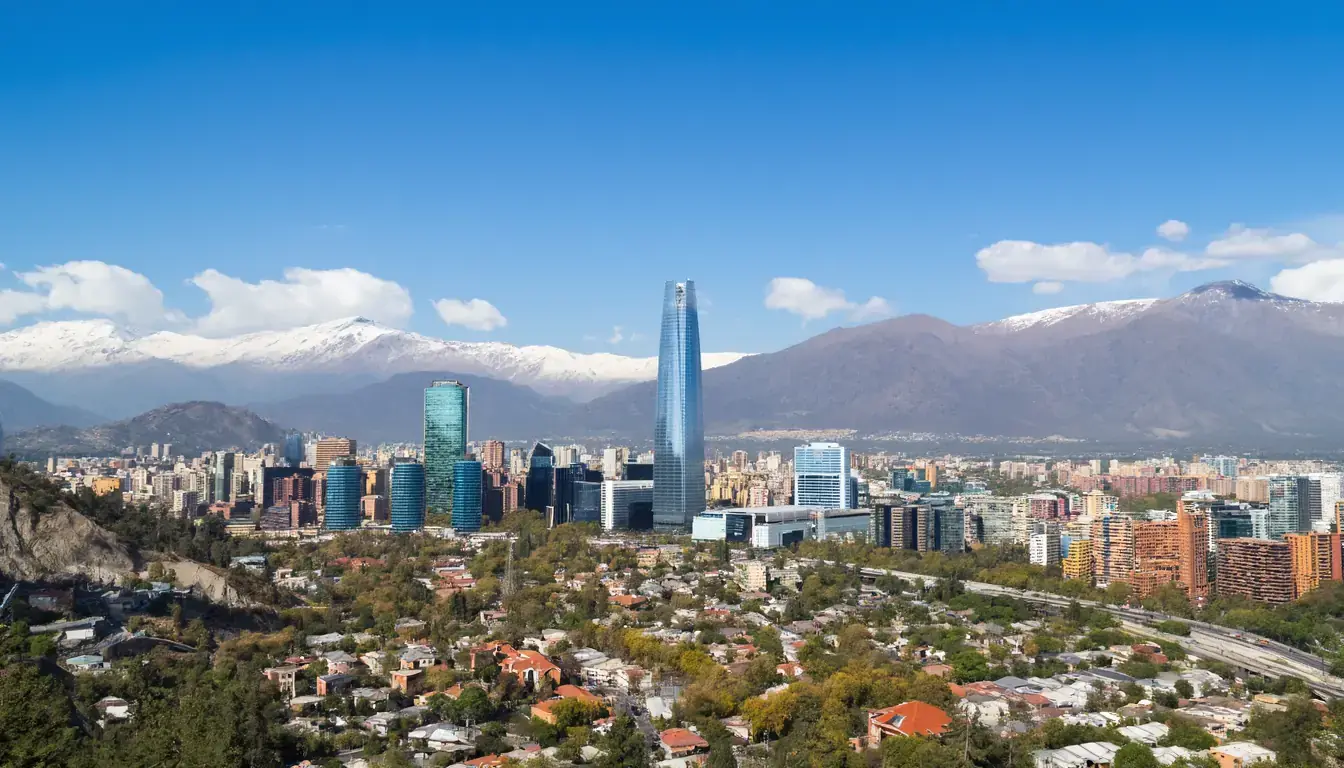 Santiago de Chile con la cordillera de los Andes